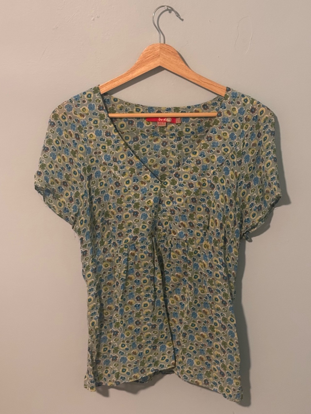 Boden Green and Blue Floral Short Sleeve V-Neck Blouse